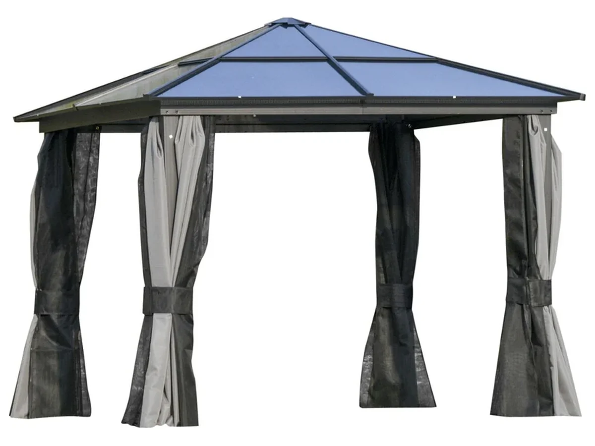 Paviljong med polykarbonattak och myggnät från Tostarp